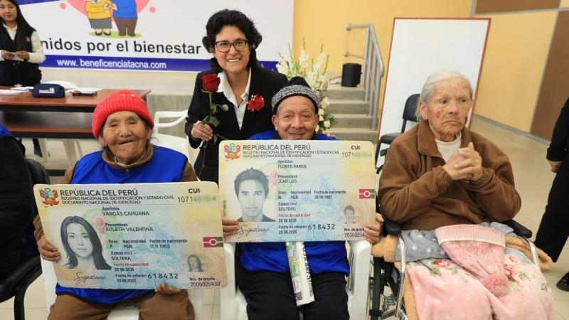Reniec abuelos adultos mayores bomberos 