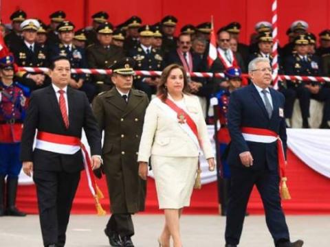 dinaboluarte-diadelabandera