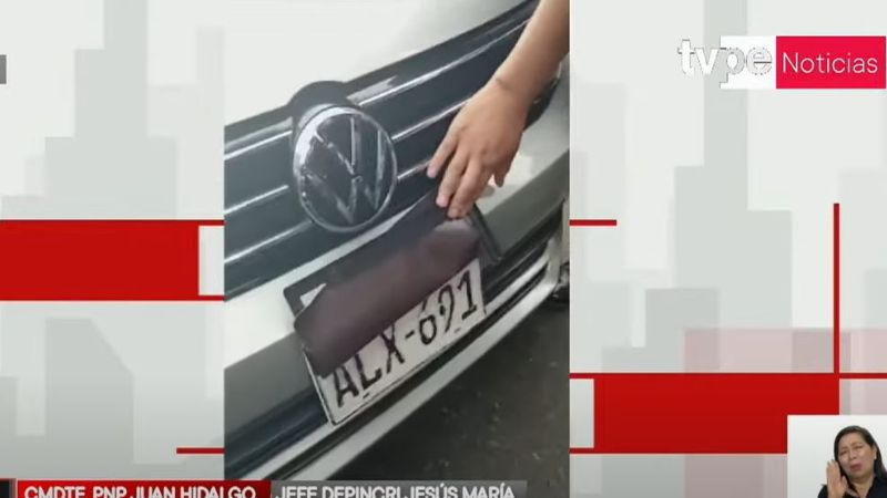 AUTO PLACA SUPERPUESTA